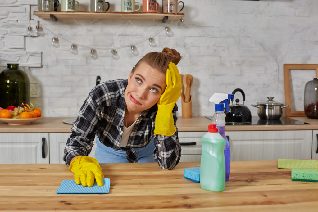 Kurz w mieszkaniu  - sprzątanie środkami czystości