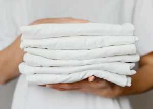 Pranie białych ubrań w odplamiaczach